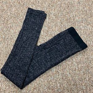 No Boundaries black metallic ribbed leggings. L